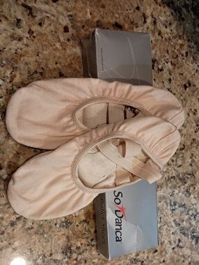 So Danca Ballet Slippers in Light Pink